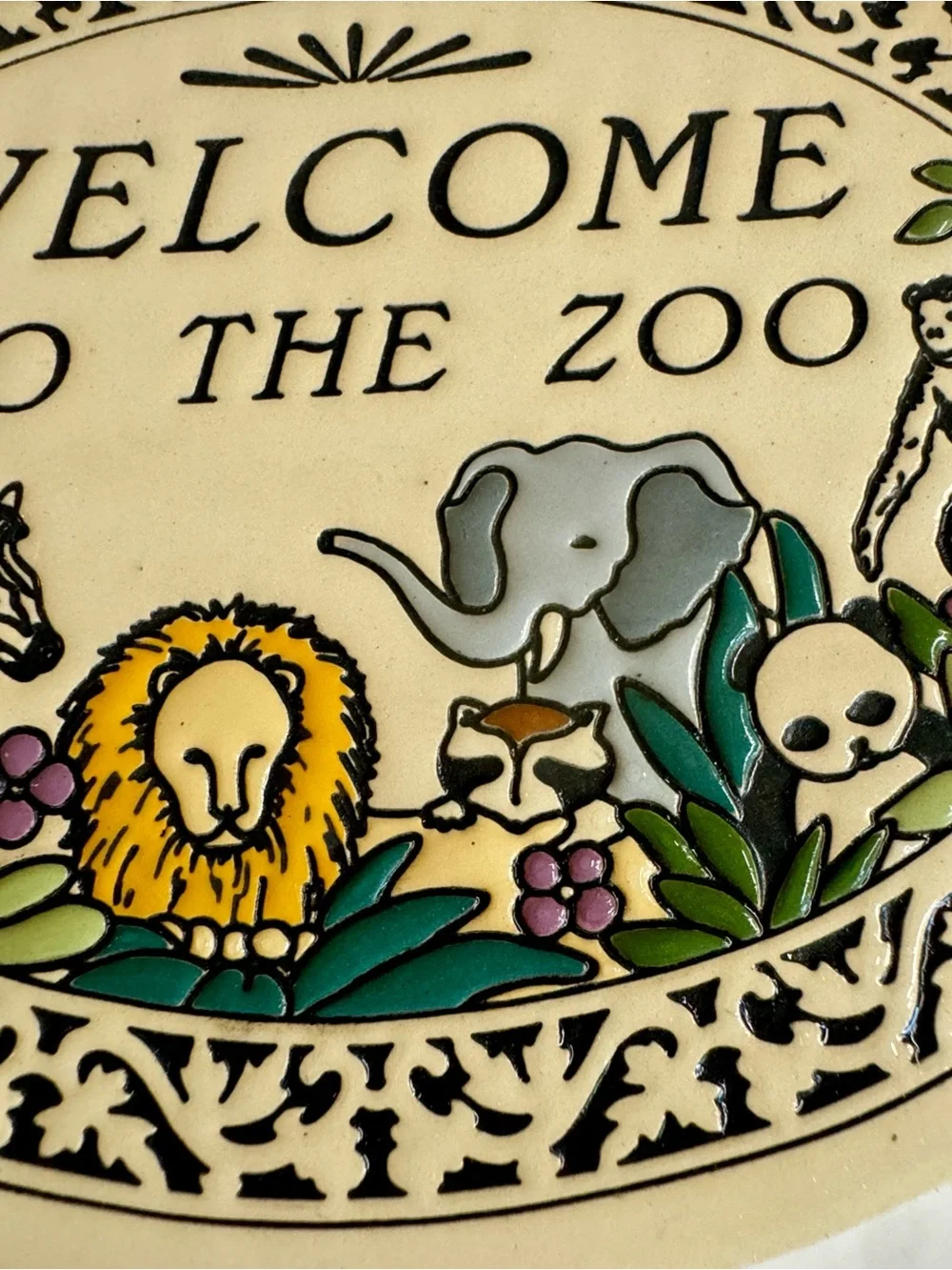 Vintage Trinity Pottery Welcome to the Zoo Oval Wall Decor - Cream & Multicolor